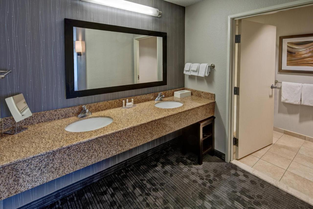 Courtyard By Marriott Troy Hotel Bagian luar foto