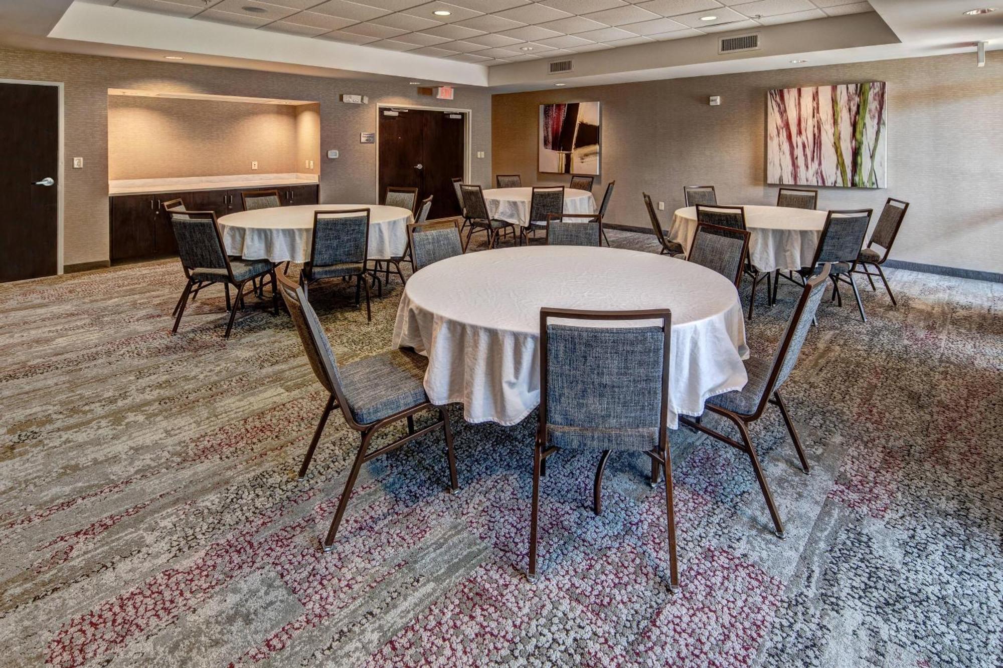 Courtyard By Marriott Troy Hotel Bagian luar foto